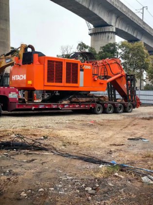 2012年に日本から輸入された日立1200ショベル