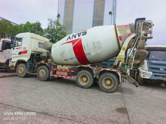 2021款三一12缸混凝土搅拌车