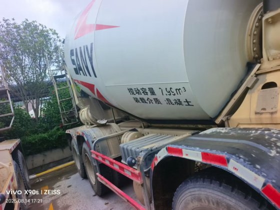 2021款三一12缸混凝土搅拌车