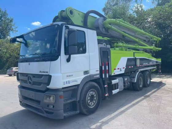 2021款中联重科52米混凝土泵车