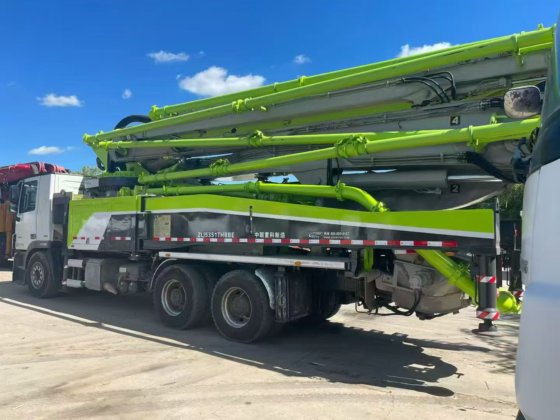 2021款中联重科52米混凝土泵车