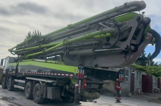 2021款中联重科59米混凝土泵车