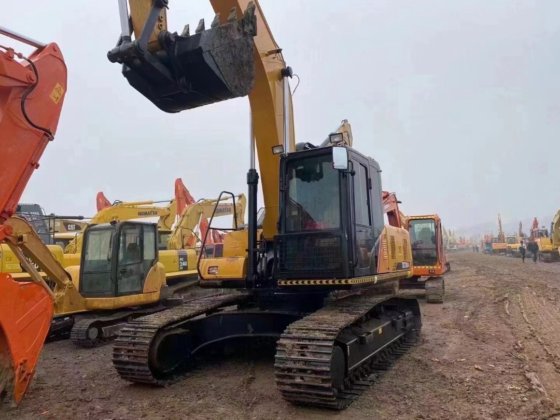 三一重工的 215 型挖掘机