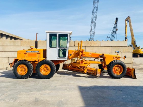 1979 John Deere 570 a