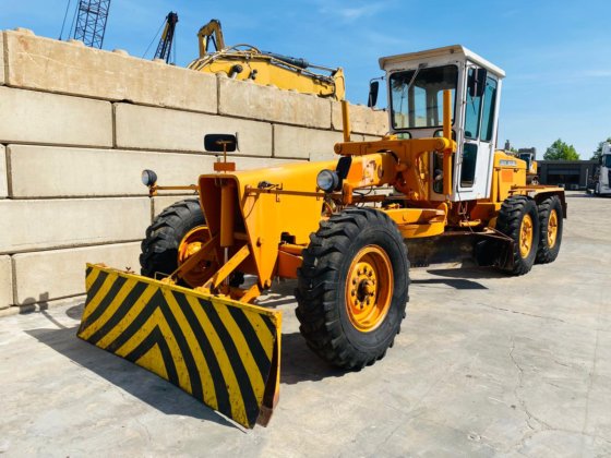 1979 John Deere 570 a