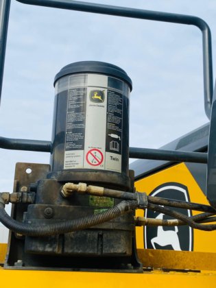 2023 John Deere 824p