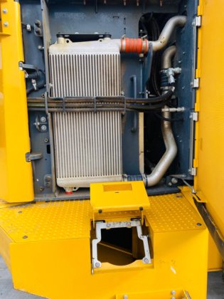 2023 John Deere 824p