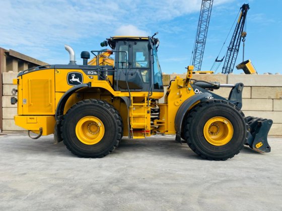 2023 John Deere 824p