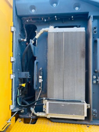 2023 John Deere 824p