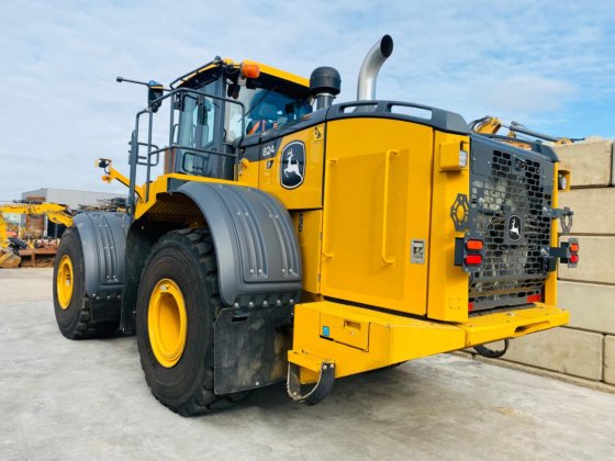 2023 John Deere 824p