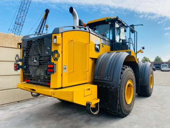 2023 John Deere 824p