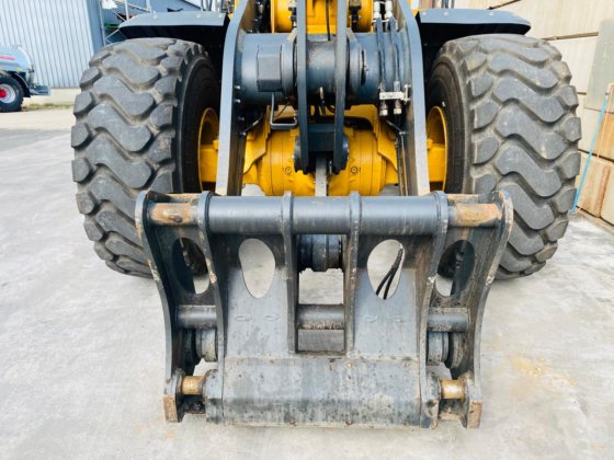 2023 John Deere 824p