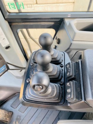 2023 John Deere 824p