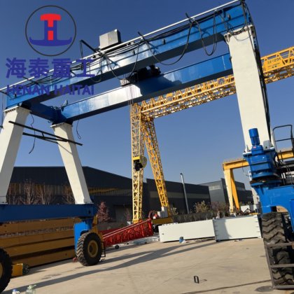 70 吨轮胎式龙门梁跨运车