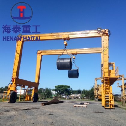 70 吨轮胎式龙门梁跨运车