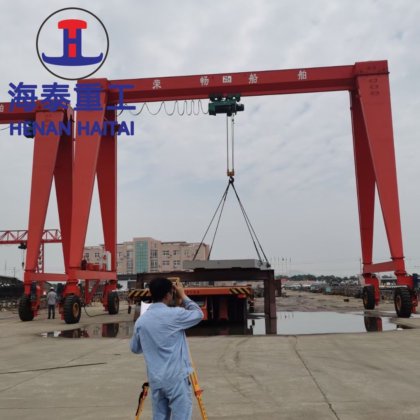 70 吨轮胎式龙门梁跨运车