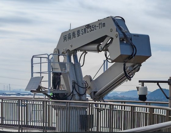 高效起重设备 2/3/4/20/25 吨伸缩式海上起重机出售