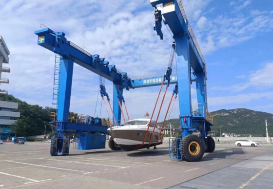 低価格クレーン海洋装置 400t 500t 豪華なヨットのための海洋のボートの起重機