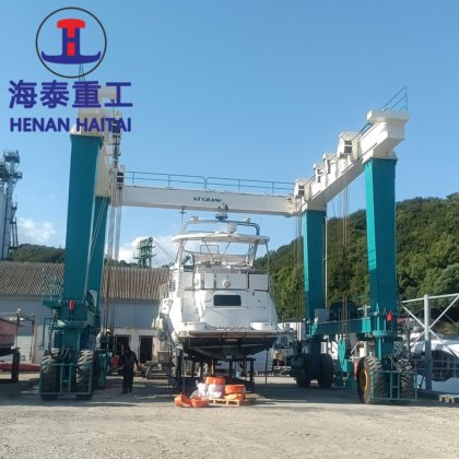 使用造船所のための新しく頑丈なボートの持ち上がるクレーン 700 トンのヨットの移動式起重機