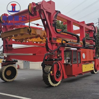 用于贝斯柜的 30 吨橡胶轮胎移动式跨运车