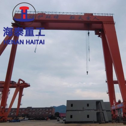 用于造船厂的 250 至 500 吨重型造船龙门起重机