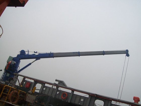 ベスト セラーの海洋装置販売のための 2/3/4 トンの海洋のナックル クレーン