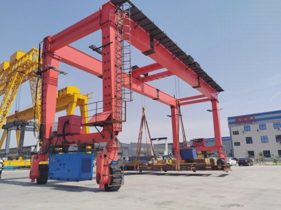 工場直送ゴムタイヤ式ガントリークレーン 40トン 45トン ゴムタイヤ式ガントリークレーン販売中