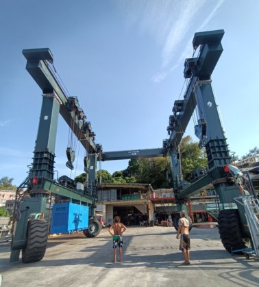 使用造船所のための大きい容量のボートの持ち上がるクレーン 700 トンのヨットの持ち上がるクレーン