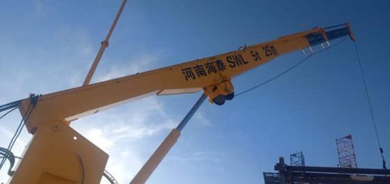 高性能の持ち上がる機械 2/3/4 トン海兵隊員/デッキ/ボート クレーン