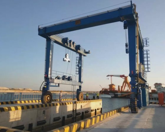 船舶造船所用埠頭クレーン 船舶機器 50トン～1200トン 移動式ボートホイスト 販売中