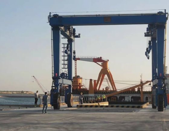 船舶造船所用埠頭クレーン 船舶機器 50トン～1200トン 移動式ボートホイスト 販売中