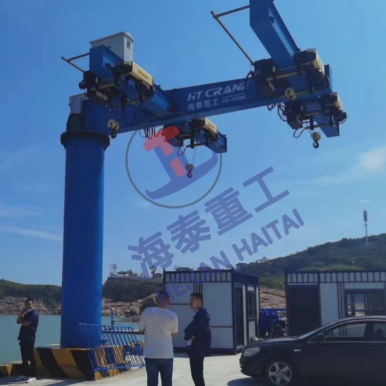 20 30 吨船用起重旋臂吊