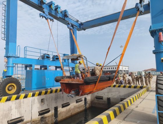 高品質クレーン海洋機器50トン100トン200トンヨットモバイルホイスト高級ヨット用