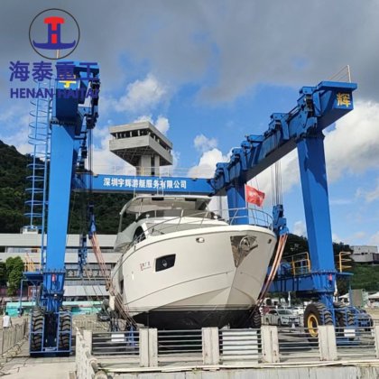 800 吨重型船用移动式升降机
