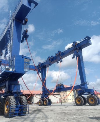 高品质船厂龙门吊移动式船用起重机出售