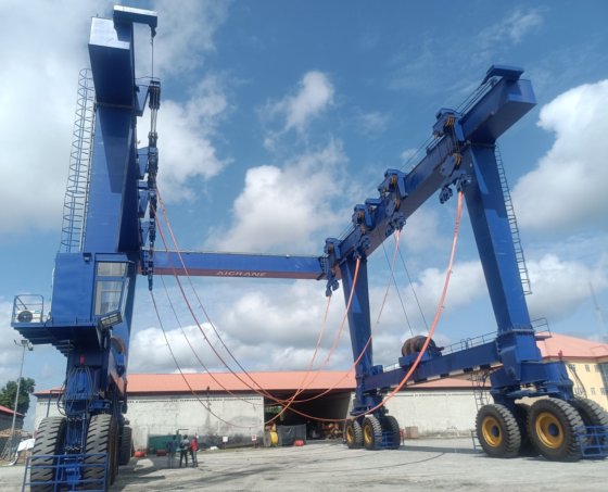 高品质船厂龙门吊移动式船用起重机出售