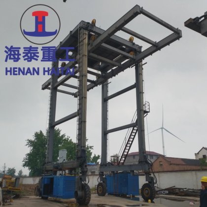 重型橡胶轮胎龙门起重机 40~140 吨港口橡胶轮胎龙门起重机