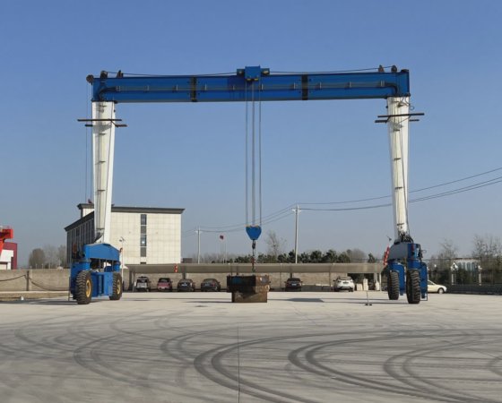 プロフェッショナルストラドルキャリア40トン/60トン油圧エンジンクレーン