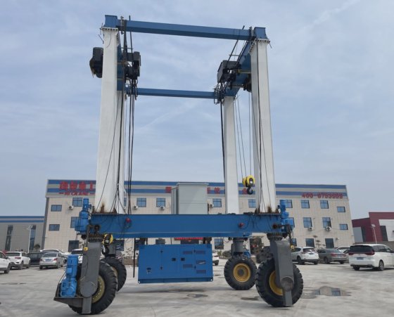 プロフェッショナルストラドルキャリア40トン/60トン油圧エンジンクレーン