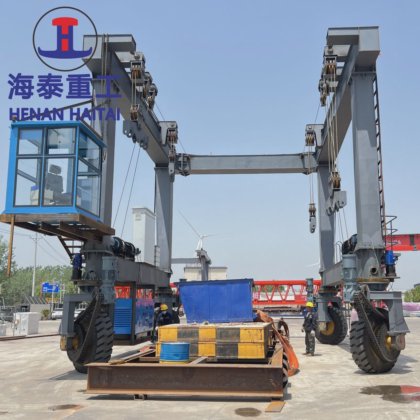 中国定制移动式船用升降机跨运车