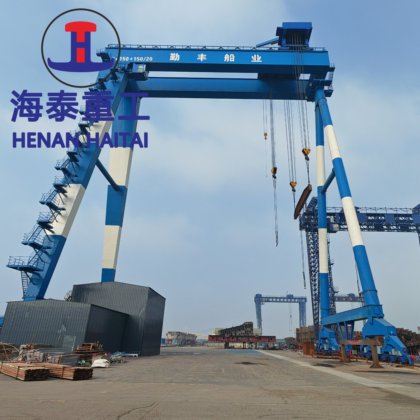 良質の 100t 柵は回転式トロリーが付いている造船のガントリー クレーンを取付けました