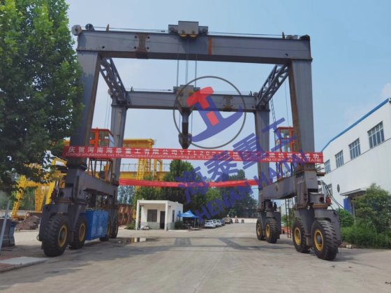 工厂定制 40~140 吨建筑用橡胶轮胎门式起重机