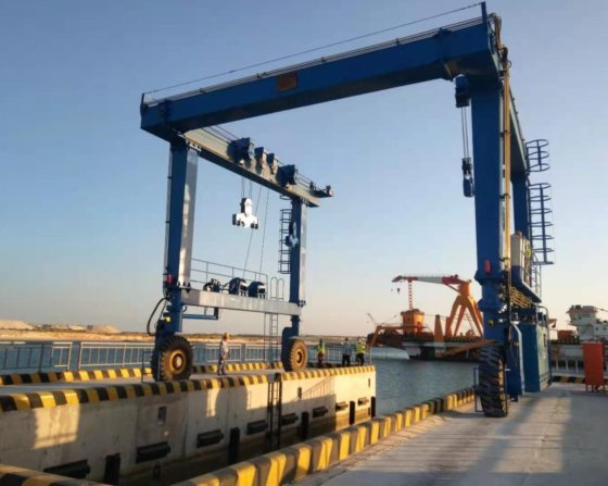 造船所の海洋旅行上昇のための低価格の造船所のガントリー クレーン 50 トンへの 1200