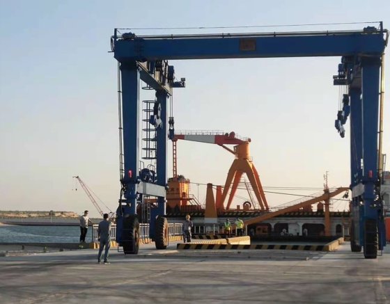 造船所の海洋旅行上昇のための低価格の造船所のガントリー クレーン 50 トンへの 1200