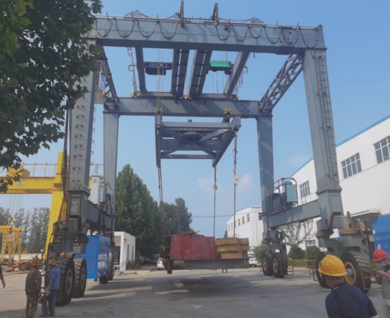 迅速な見積もりストラドルキャリア40トン60トンゴムタイヤガントリークレーン販売中