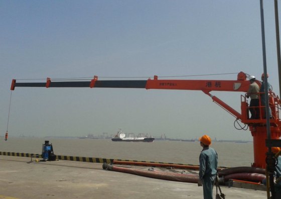 热销高性能伸缩式起重机 2/3/4/20/25 吨船用甲板起重机