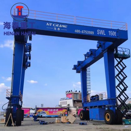 販売のための 400 トンのゴム製タイヤの船のボートの持ち上がるクレーン