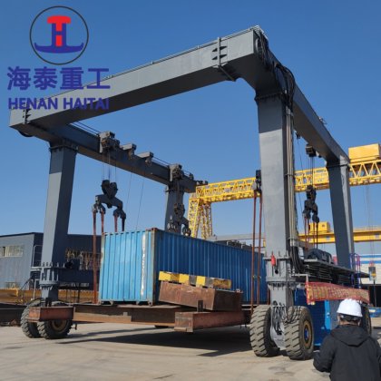 中国の製造者のボートの持ち上がるクレーン50-1200トンの造船所の使用のための移動式ボートの起重機