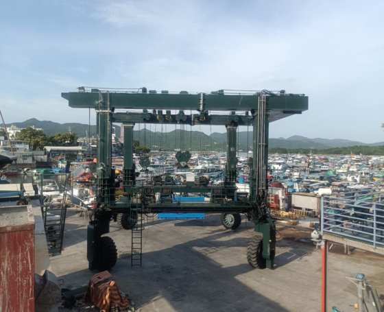 中国顶级起重船 50 吨至 1200 吨移动式起重船出售