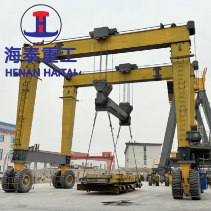 价格优惠的橡胶轮胎门式起重机 40~140 吨建筑用液压发动机起重机